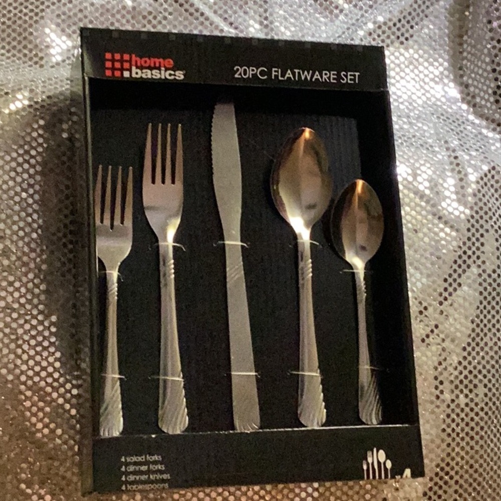 🌴NIB Brand New 20 PC Flatware Set Service for 4 Kitchen Must Have 🌴